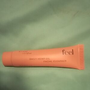 Feel Daily Hemp Oil Facial Cleanser - Soft Pink